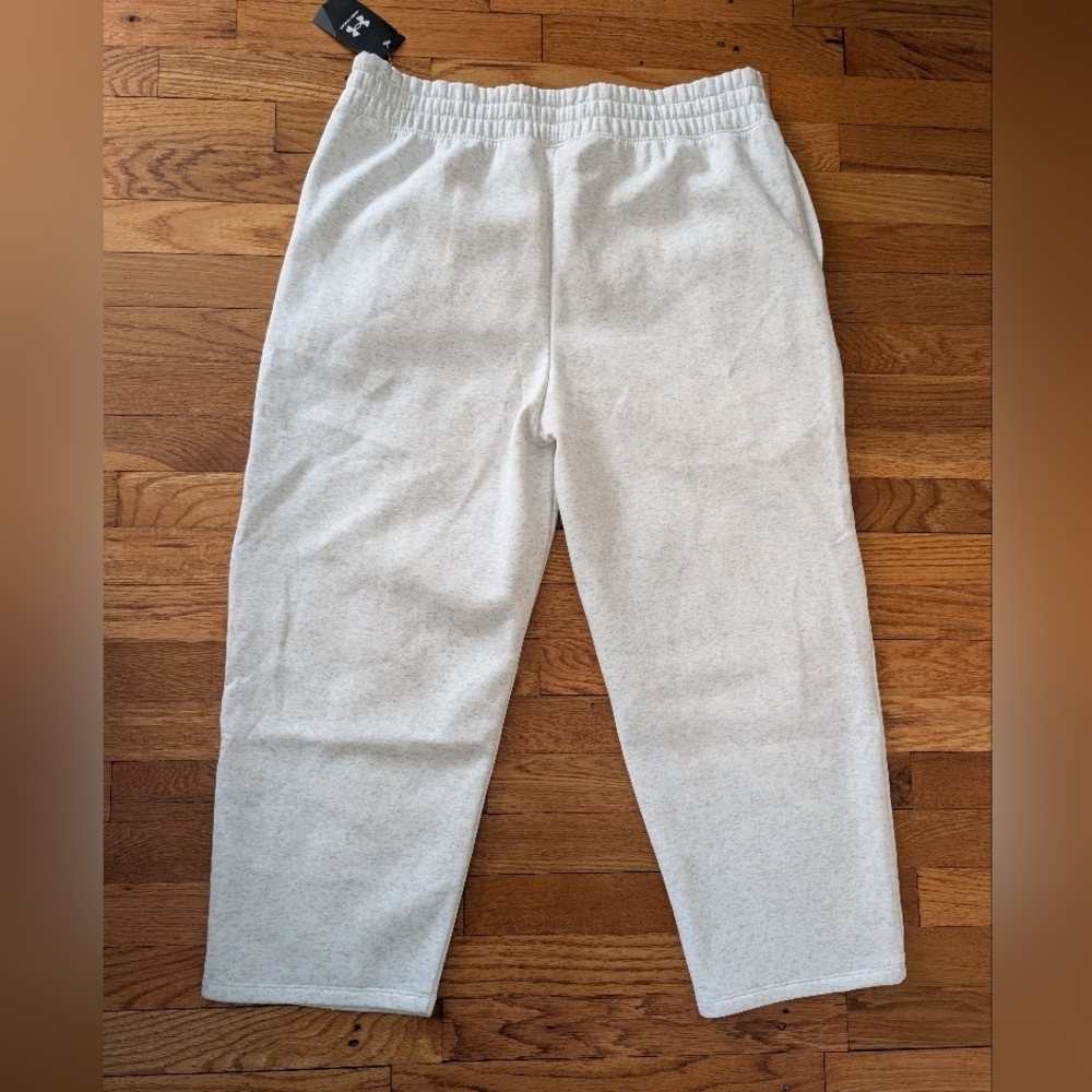 NWT Under Armour Loose Fit Light Gray Ankle Sweatpants - Picture 7 of 7